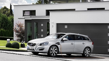 Στην παραγωγή το υβριδικό plug-in Volvo V60