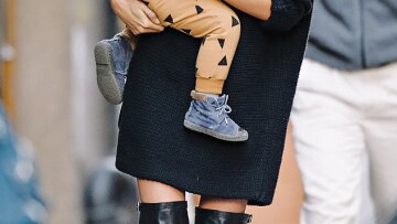 H Miranda Kerr κάνει βόλτα με το μικρό Flynn