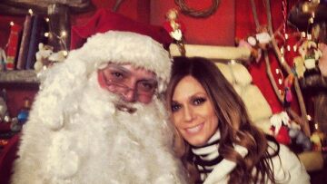 Η Έλλη Κοκκίνου στην αγκαλιά του Άγιου Βασίλη!