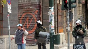 Ασύλληπτα ευρήματα από γκλομπ μέχρι ναρκωτικά στη «Βίλα Αμαλία»