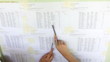 Δεν επανέρχεται, για φέτος, η βάση του 10 για την εισαγωγή σε ΑΕΙ-ΤΕΙ