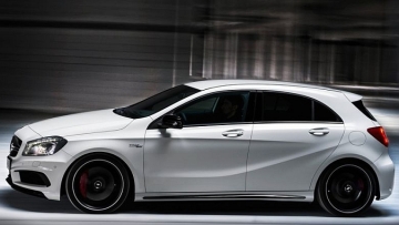 Το πρώτο video της... καυτής Mercedes Α45 AMG