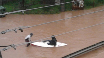 Εβγαλαν κανό στην Αμαρουσίου-Χαλανδρίου!