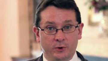 «Εντυπωσιακό το πόσοι Έλληνες έχουν ακόμα τα λεφτά τους στις τράπεζες...»