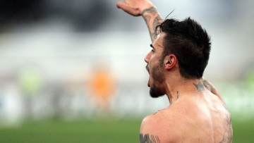 O φασιστικός χαιρετισμός του Κατίδη και στα διεθνή ΜΜΕ!