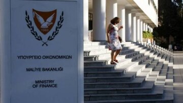 Κύπρος: Τι ανταλλάγματα θα πάρουν οι καταθέτες μετά το «κούρεμα»