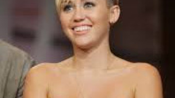 Miley Cyrus: Χορεύει μεταμφιεσμένη
