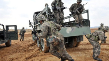 Προσπάθειες αποκλιμάκωσης της έντασης στην κορεατική χερσόνησο