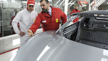 Ο Αλόνσο...φτιάχνει La Ferrari!