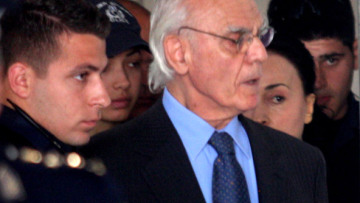 Ο εξάδερφος Ζήγρας «τελειώνει» τον Ακη στη δίκη