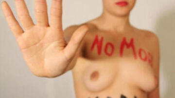 Η Τυνήσια ακτιβίστρια των Femen επιστρέφει