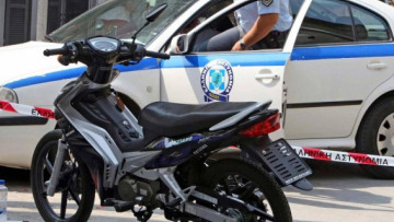 Οδηγούσε κλεμμένο μηχανάκι αλλά δεν ήταν ο… κλέφτης!