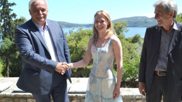 Το πρώτο μπάνιο της Κατερίνα Ριμπολόβλεφ στον Σκορπιό
