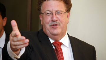 Το μεταλλικό νερό Ξινό και τα κρασιά του Αμυνταίου θέλει ο Φούχτελ! 