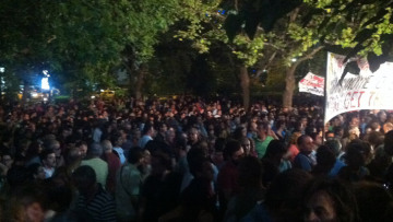 Ολονυχτία έξω από την ΕΡΤ