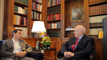 Τσίπρας: Ο Πρόεδρος της Δημοκρατίας δεν είναι κλητήρας Παπούλιας: Είναι περιορισμένες οι δυνατότητές μου