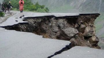 Ανεβαίνει συνεχώς ο αριθμός των νεκρών από τους φονικούς μουσώνες στην Ινδία