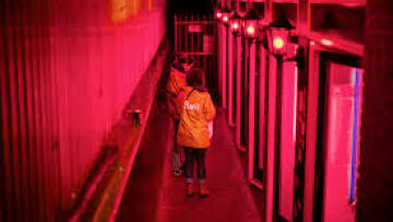 Η Λέγκα του Βορρά ζητά τη νομιμοποίηση της πορνείας για να μην αυξηθεί ο ΦΠΑ 