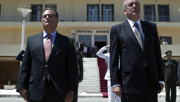 Παναγιωτόπουλος: Θα ξεπεράσουμε τις δυσκολίες  πέρα από ιδεολογίες - «Άλωσε» η Φώφη το Πεντάγωνο