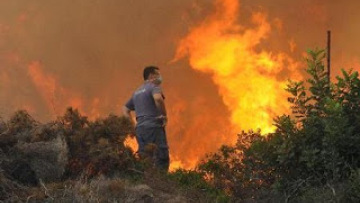 Φλόγες απείλησαν σπίτια στις παρυφές της πόλης του Άργους