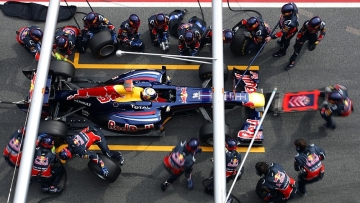 Video: Με σπασμένα πλευρά-κλείδα και διάσειση την γλίτωσε ο καμεραμάν