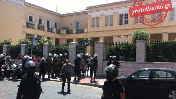 «Αναβρασμός» στους δήμους εν όψει απολύσεων