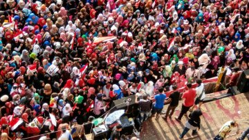 Αίγυπτος: Ένταλμα σύλληψης του ηγέτη της Μουσουλμανικής Αδελφότητας