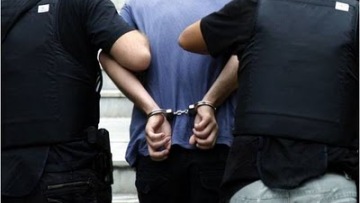 Αλλοδαποί με κλεμμένο αυτοκίνητο έπεσαν στα μπλόκα για τους δραπέτες των Τρικάλων!