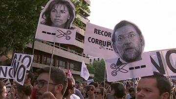 Ισπανία: Ματωμένοι διαδηλωτές ζητούν την παραίτηση Ραχόι