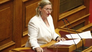 «Απασφάλιση» Ζαρούλια στη Βουλή 