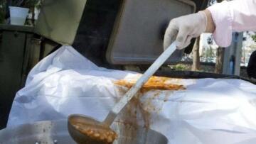 Έκανε μήνυση στο δήμο Πατρέων γιατί τα συσσίτια τον ενοχλούσαν!