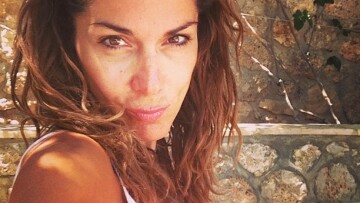 Δέσποινα Βανδή: Αμακιγιάριστη, σέξι και με σαγηνευτικό βλέμμα