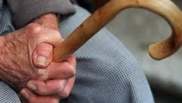 Υπέκυψε ο 78χρονος που τον έκαψαν ζωντανό στο αναπηρικό καροτσάκι