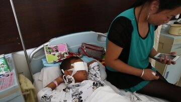 «Πότε θα ξημερώσει;» ρωτά ο μικρός Κινέζος, που του αφαίρεσαν τα μάτια...