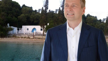 O Ριμπολόβλεφ γέμισε τον Σκορπιό με... Καρυάτιδες