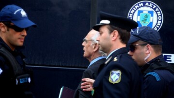 Ζήγρας: Άκη, ομολόγησε - Βίκυ: Αφήστε με να πάω στο παιδί μου