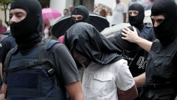 Υπόθεση Χρυσή Αυγή: Δύο κατηγορούμενοι ελεύθεροι, ένας πήρε προθεσμία 