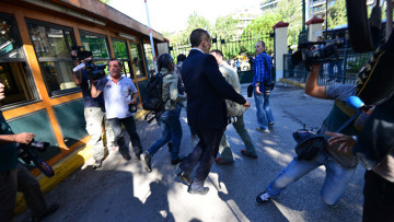 Προκλητική επίθεση και απειλές κατά δημοσιογράφων