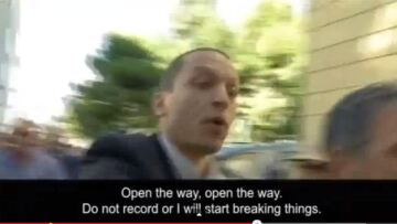 Κασιδιάρης: «Ανοίχτε-ανοίχτε, μη γράφετε τίποτα, μην αρχίσω να τα σπάω»