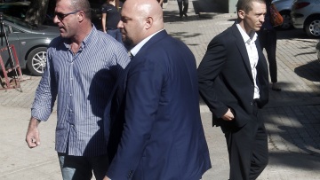 Παραμένουν κατηγορούμενοι οι τρεις βουλευτές, «υπενθυμίζουν» δικαστικές πηγές