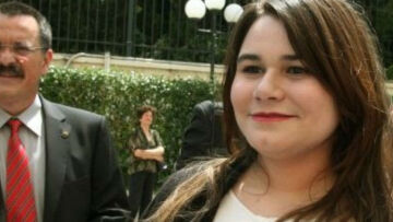 Έρευνες της αντιτρομοκρατικής στο σπίτι της κόρης Μιχαλολιάκου - Συνελήφθη ένα άτομο