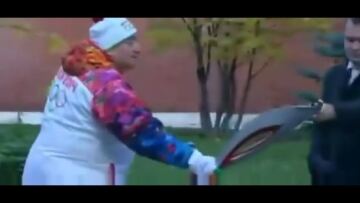 Οι Ρώσοι άναψαν την ολυμπιακή φλόγα με... αναπτήρα