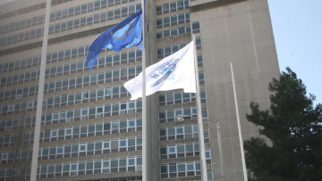 Μετωπική σύγκρουση κυβέρνησης - ΣΥΡΙΖΑ για τις παρακολουθήσεις