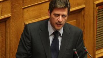 Εμπρηστική επίθεση στο γραφείο του Μ. Βαρβιτσιώτη