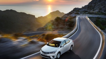 Video: 40 εκ. Toyota Corolla!