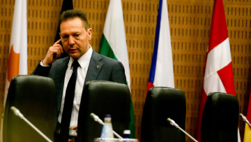 Λύση για το χρέος μέχρι τον Απρίλιο ζητά ο Στουρνάρας