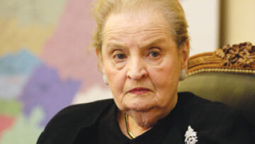 «Και εμένα με παρακολουθούσαν οι Γάλλοι» είπε η Μαντλίν Ολμπράιτ