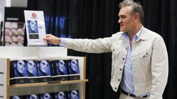 «Τρελές» πωλήσεις κάνει η αυτοβιογραφία του Μόρισεϊ!