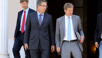 Αθήνα προς Τρόικα: Κυβερνητική αστάθεια, αν μας πιέσετε κι άλλο