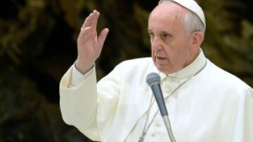 Πάπας: Όποιος κλέβει το κράτος ας δέσει μία πέτρα στο λαιμό κι ας πέσει στη θάλασσα